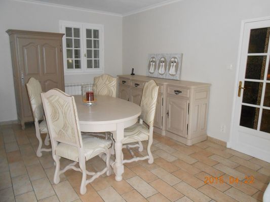 Relooking d'une salle à manger rustique en chêne massif à Lambesc